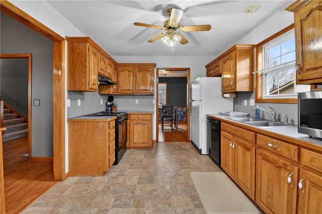 2304 Valley View W Drive, Pleasant Hill, MO 64080