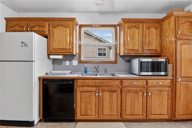 2304 Valley View W Drive, Pleasant Hill, MO 64080