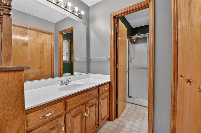 2304 Valley View W Drive, Pleasant Hill, MO 64080