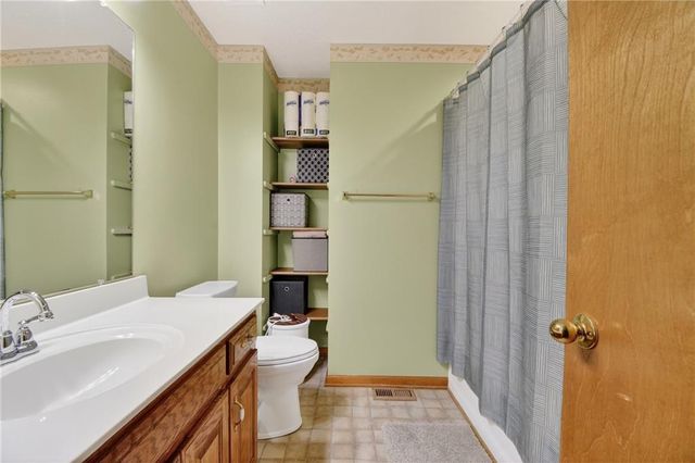 2304 Valley View W Drive, Pleasant Hill, MO 64080