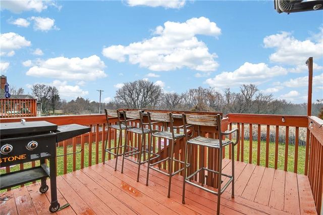 2304 Valley View W Drive, Pleasant Hill, MO 64080