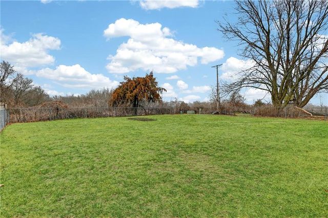 2304 Valley View W Drive, Pleasant Hill, MO 64080