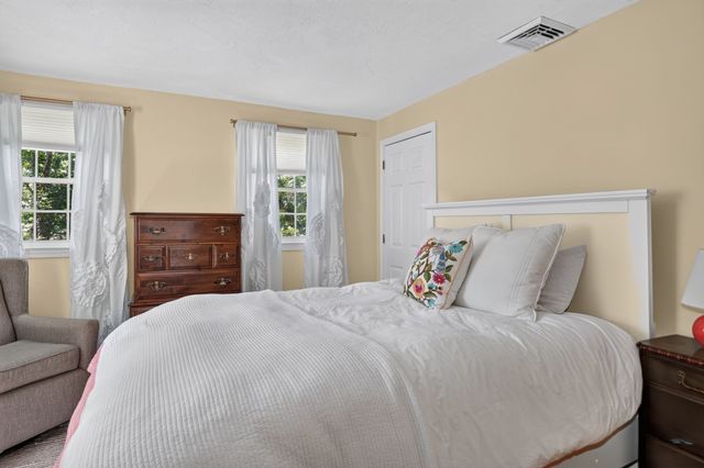 18 Coolidge Cir, Northborough, MA 01532