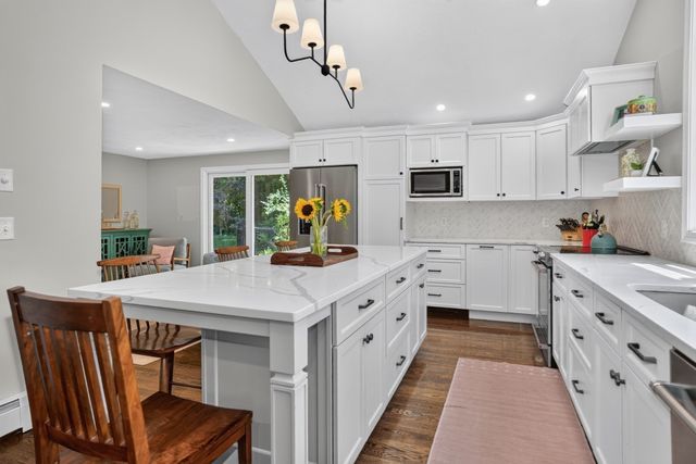 18 Coolidge Cir, Northborough, MA 01532
