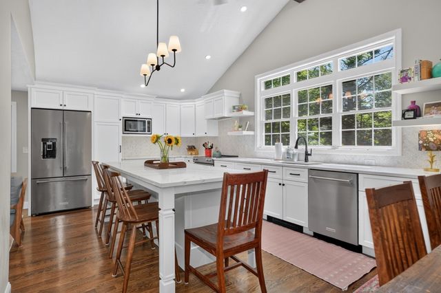 18 Coolidge Cir, Northborough, MA 01532