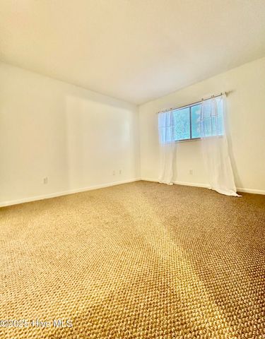 4451 Holly Tree Road, Wilmington, NC 28412