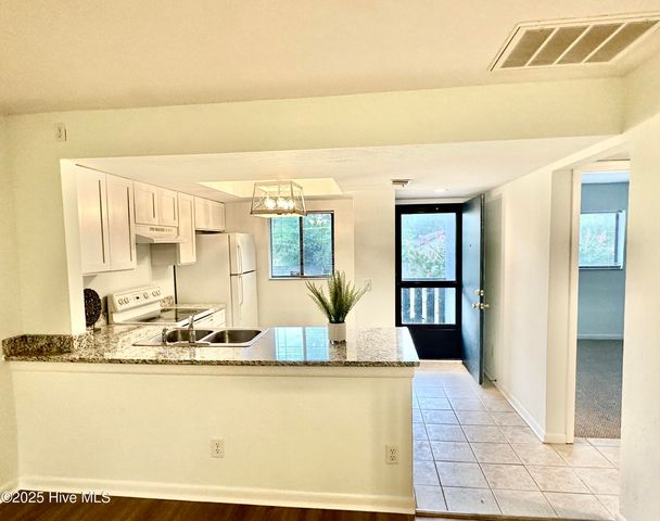 4451 Holly Tree Road, Wilmington, NC 28412