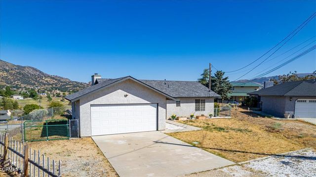 20601 Ridgecrest Drive, Tehachapi, CA 93561