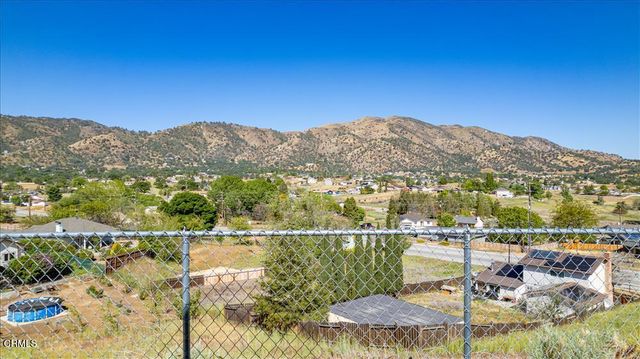 20601 Ridgecrest Drive, Tehachapi, CA 93561