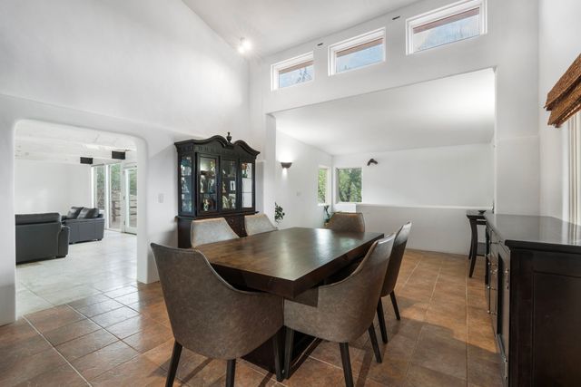 4 Calle Lobo, Santa Fe, NM 87506