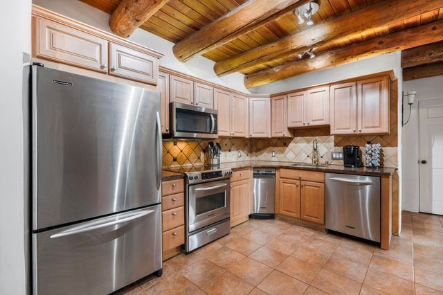 4 Calle Lobo, Santa Fe, NM 87506