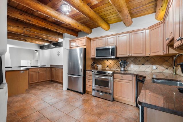 4 Calle Lobo, Santa Fe, NM 87506