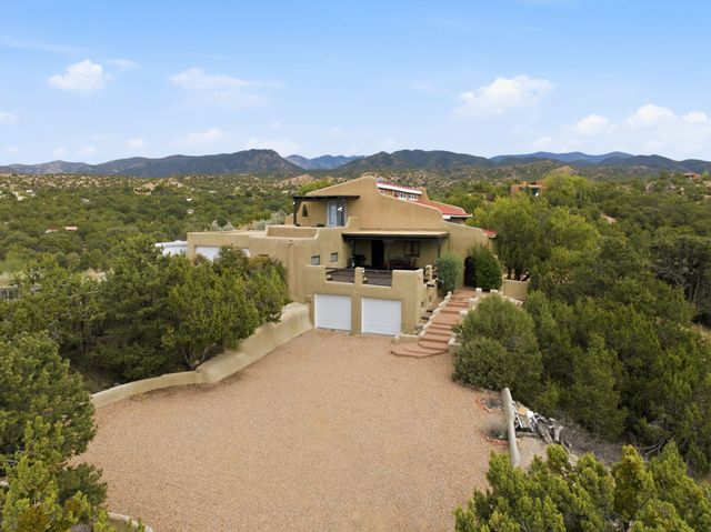 4 Calle Lobo, Santa Fe, NM 87506
