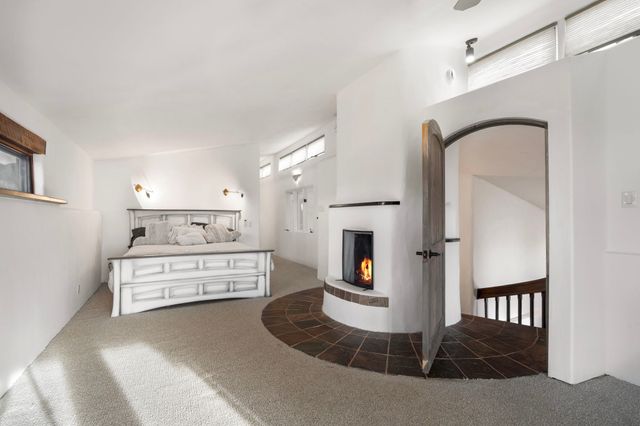 4 Calle Lobo, Santa Fe, NM 87506