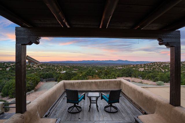 4 Calle Lobo, Santa Fe, NM 87506