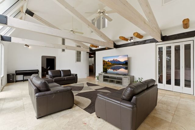 4 Calle Lobo, Santa Fe, NM 87506