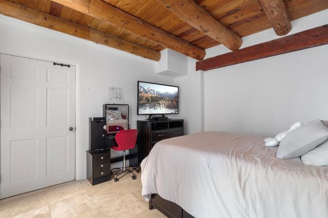4 Calle Lobo, Santa Fe, NM 87506