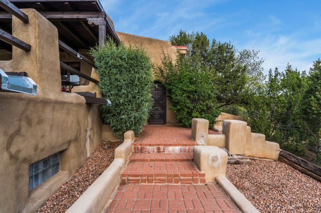 4 Calle Lobo, Santa Fe, NM 87506