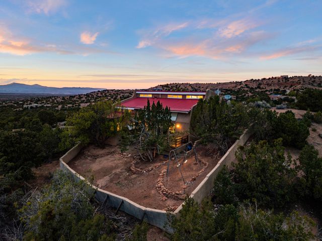 4 Calle Lobo, Santa Fe, NM 87506