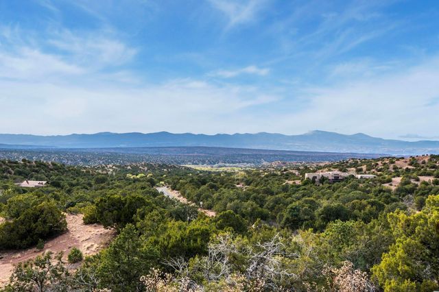 4 Calle Lobo, Santa Fe, NM 87506