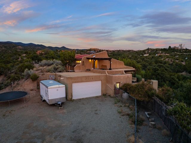 4 Calle Lobo, Santa Fe, NM 87506