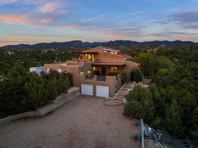 4 Calle Lobo, Santa Fe, NM 87506