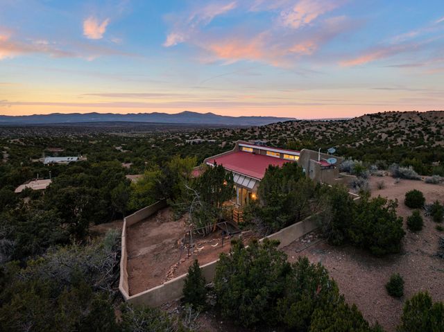 4 Calle Lobo, Santa Fe, NM 87506