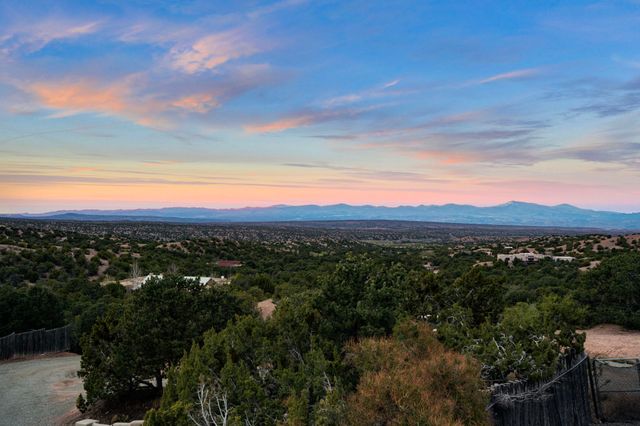 4 Calle Lobo, Santa Fe, NM 87506