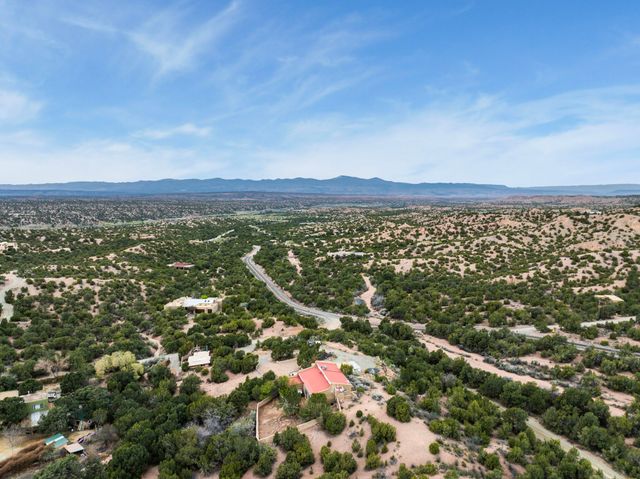 4 Calle Lobo, Santa Fe, NM 87506