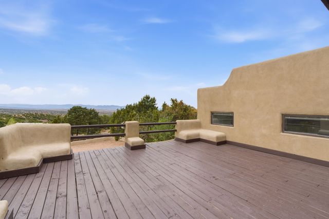 4 Calle Lobo, Santa Fe, NM 87506