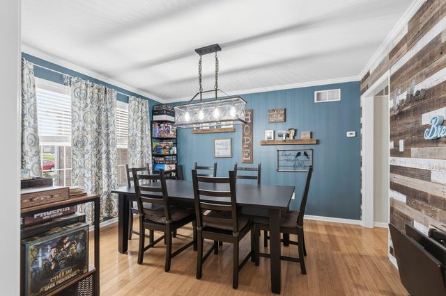 5804 OSWAGO CIR, Columbia, MO 65201