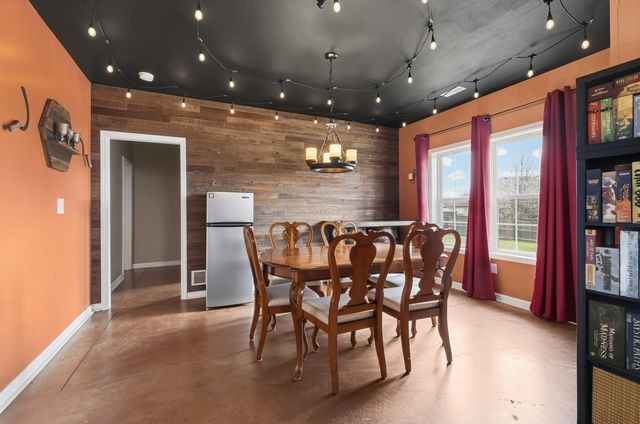 5804 OSWAGO CIR, Columbia, MO 65201