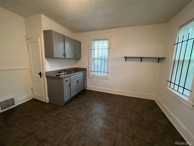15766 PLAINVIEW Avenue, Detroit, MI 48223