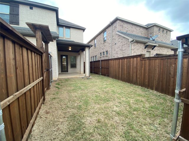 318 Julia Lane, Euless, TX 76040