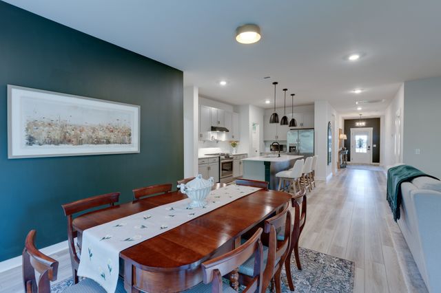 563 Ballard Dr, White House, TN 37188