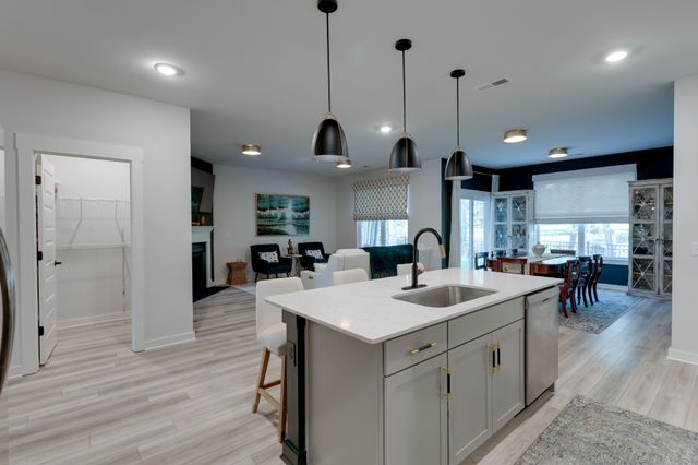 563 Ballard Dr, White House, TN 37188