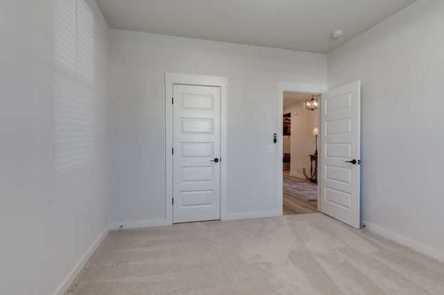 563 Ballard Dr, White House, TN 37188