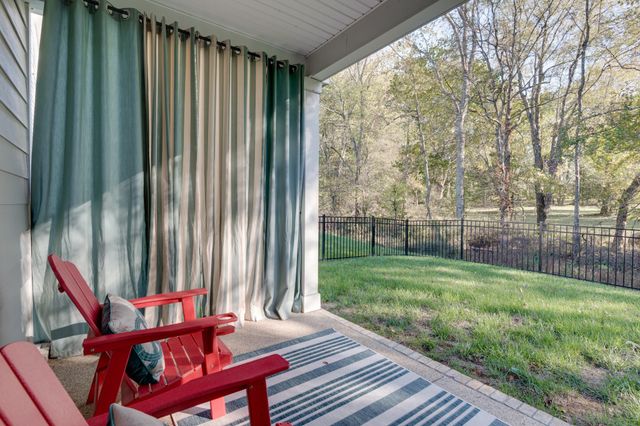 563 Ballard Dr, White House, TN 37188