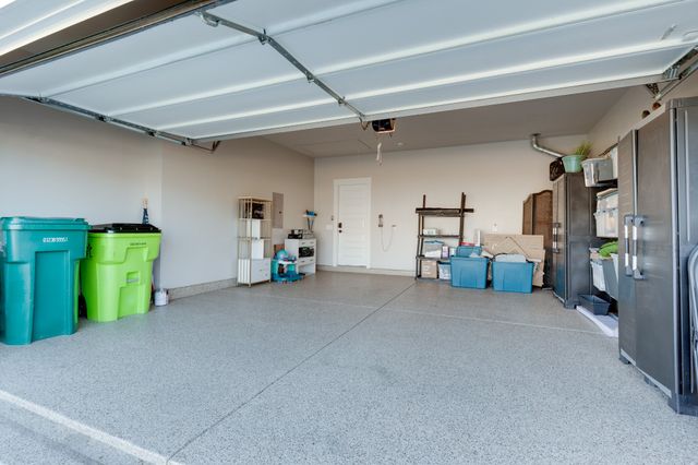 563 Ballard Dr, White House, TN 37188