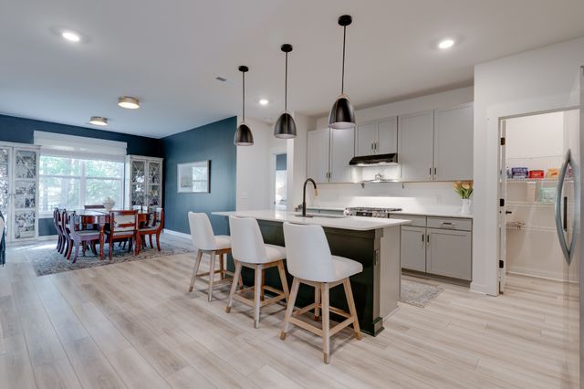 563 Ballard Dr, White House, TN 37188