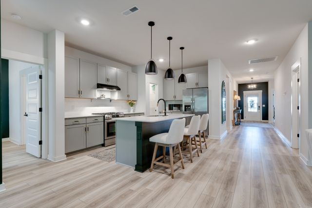 563 Ballard Dr, White House, TN 37188