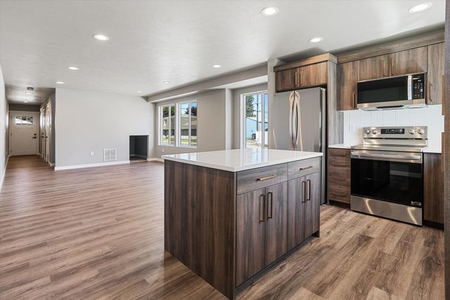 923 E Everett Ave, Spokane, WA 99212