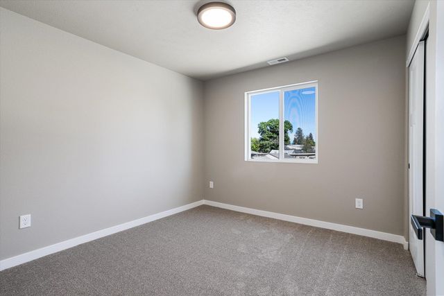 923 E Everett Ave, Spokane, WA 99212