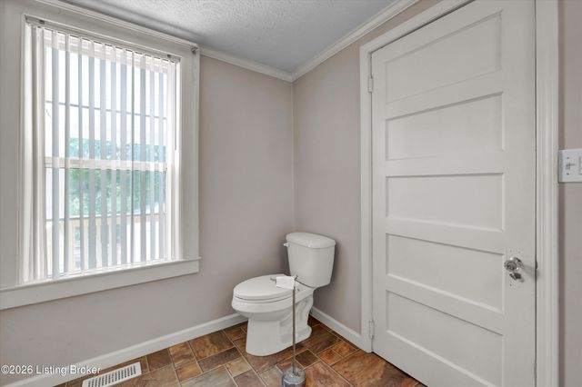 1006 Palatka Rd, Louisville, KY 40214