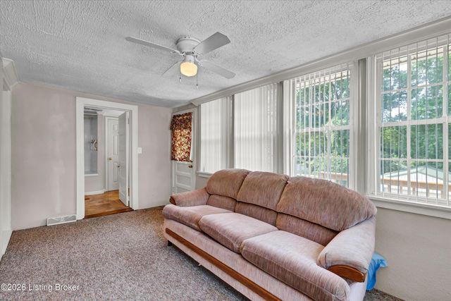 1006 Palatka Rd, Louisville, KY 40214