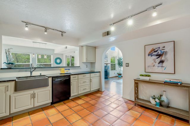 1933 Calle Miquela, Santa Fe, NM 87505