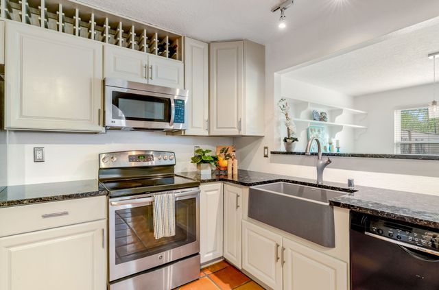 1933 Calle Miquela, Santa Fe, NM 87505