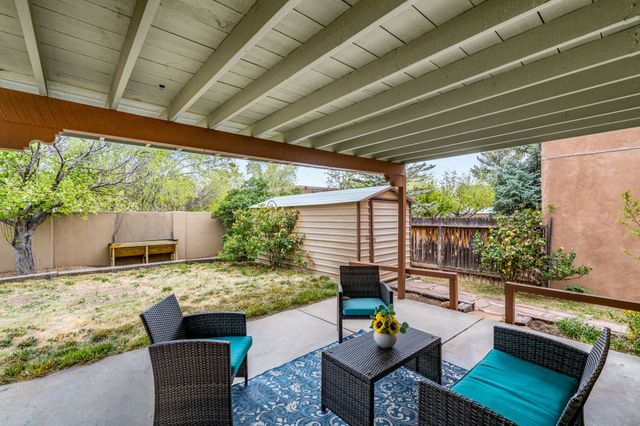 1933 Calle Miquela, Santa Fe, NM 87505