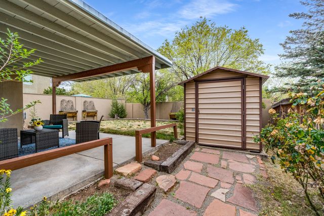 1933 Calle Miquela, Santa Fe, NM 87505