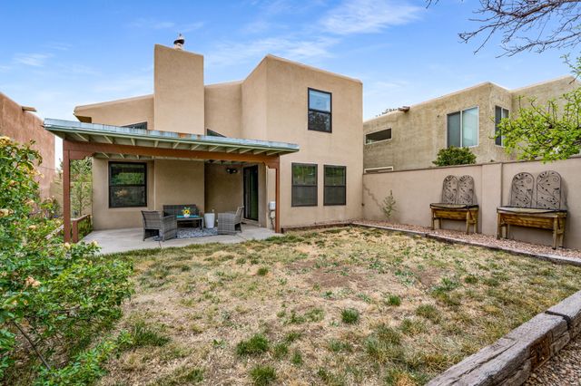 1933 Calle Miquela, Santa Fe, NM 87505